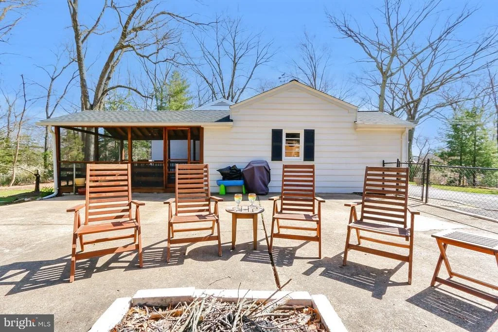 Photo of 4221 SAINT JEROME DRIVE
