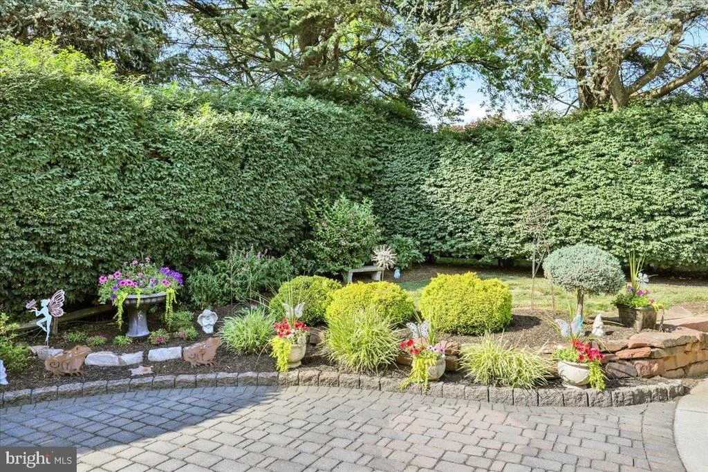 Photo of 225 LOGAN AVENUE