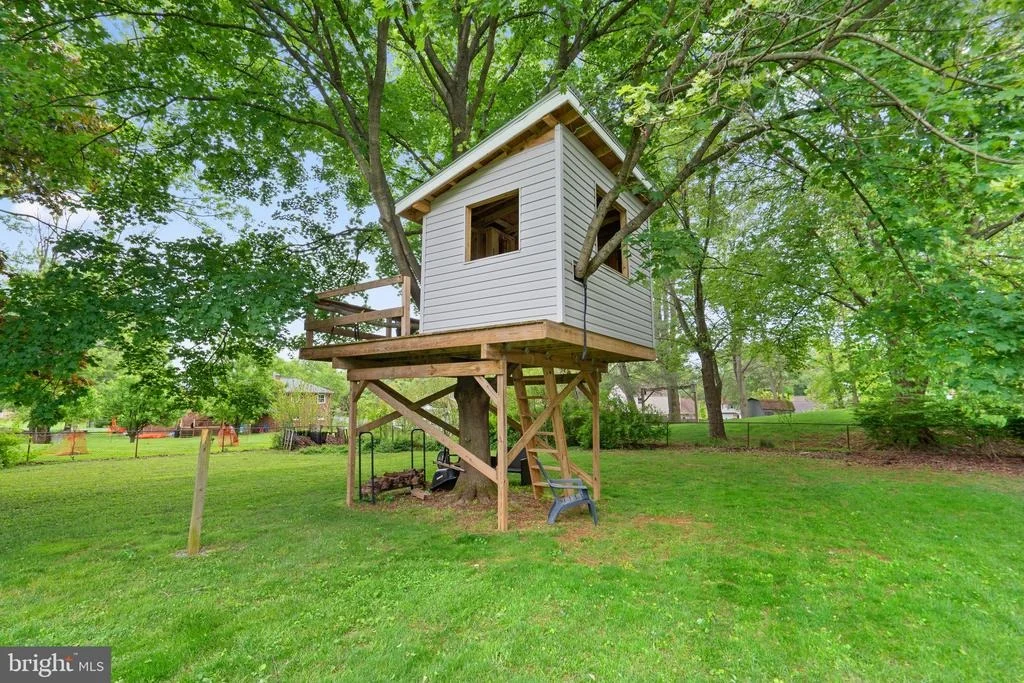 Photo of 17621 PRINCE EDWARD DRIVE