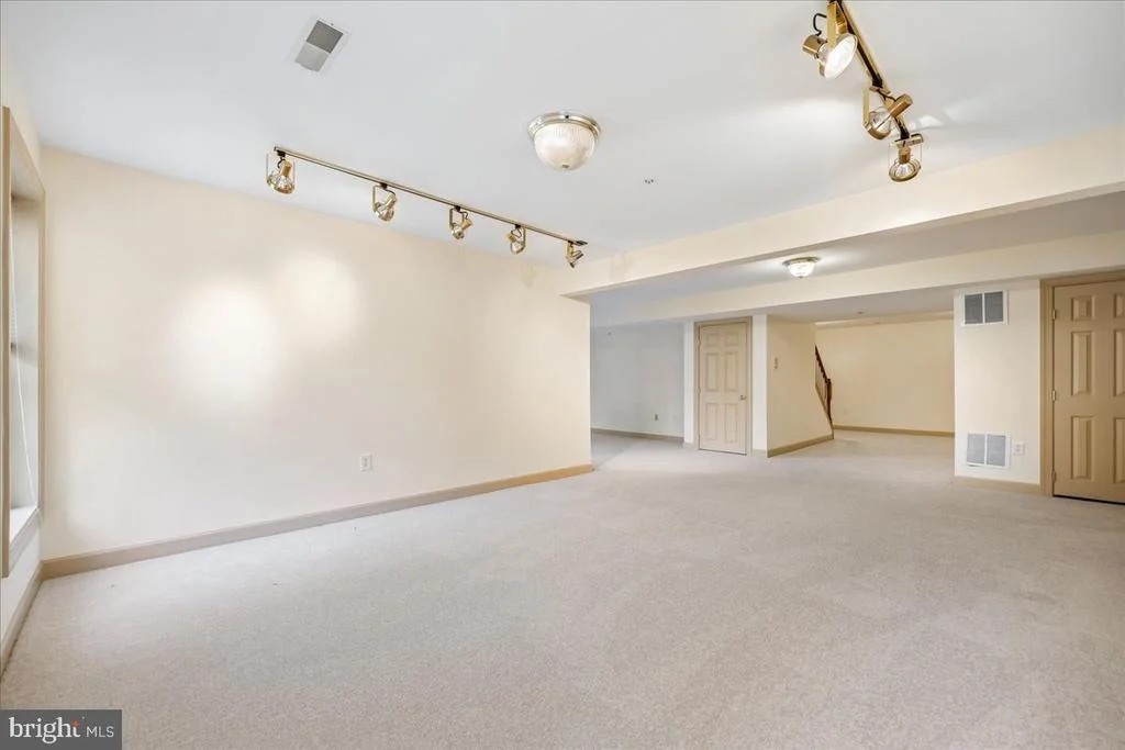 Photo of 21400 MANOR VIEW CIRCLE
