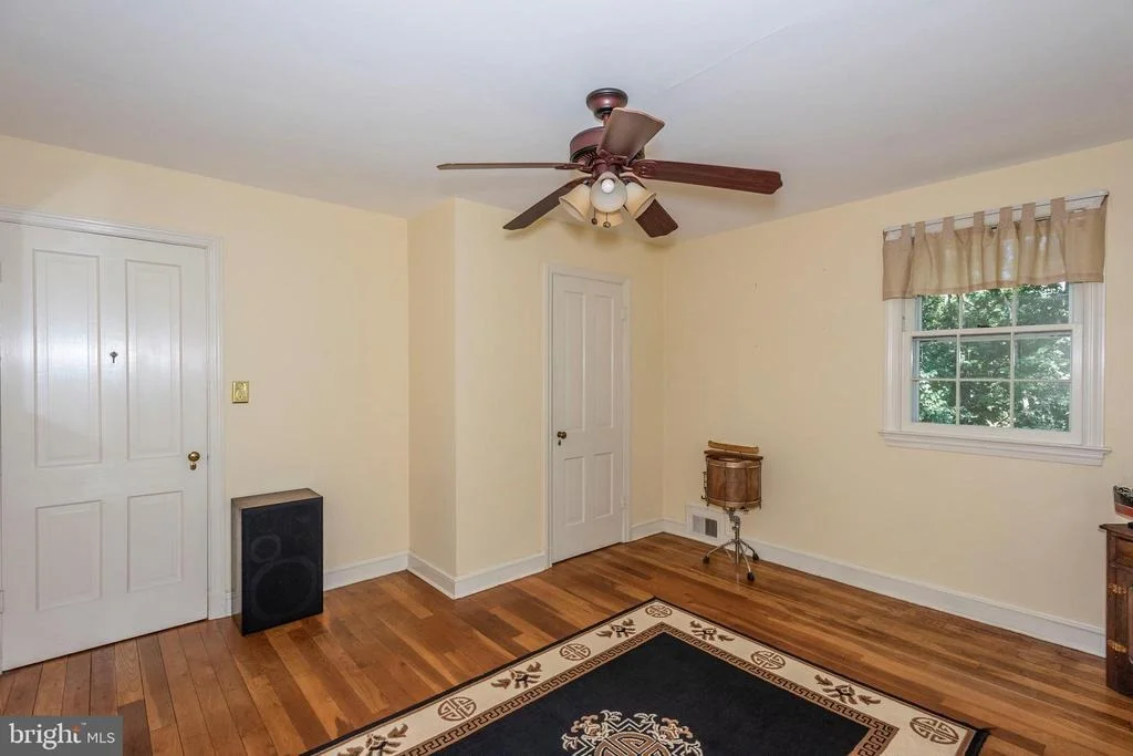 Photo of 1517 FOREST GLEN ROAD