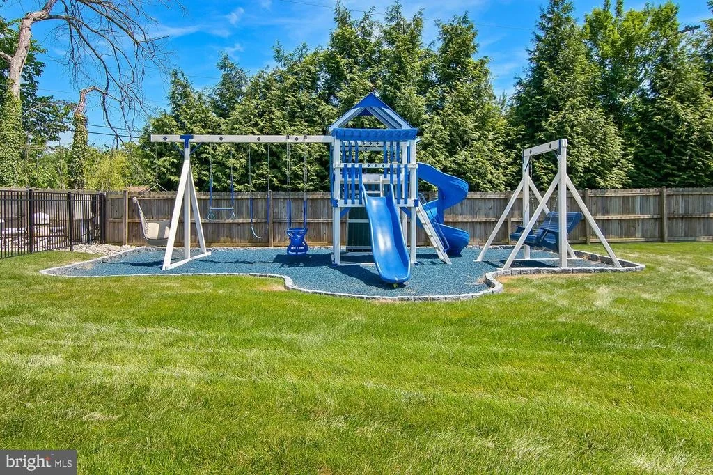 Photo of 6105 IVYMOUNT ROAD