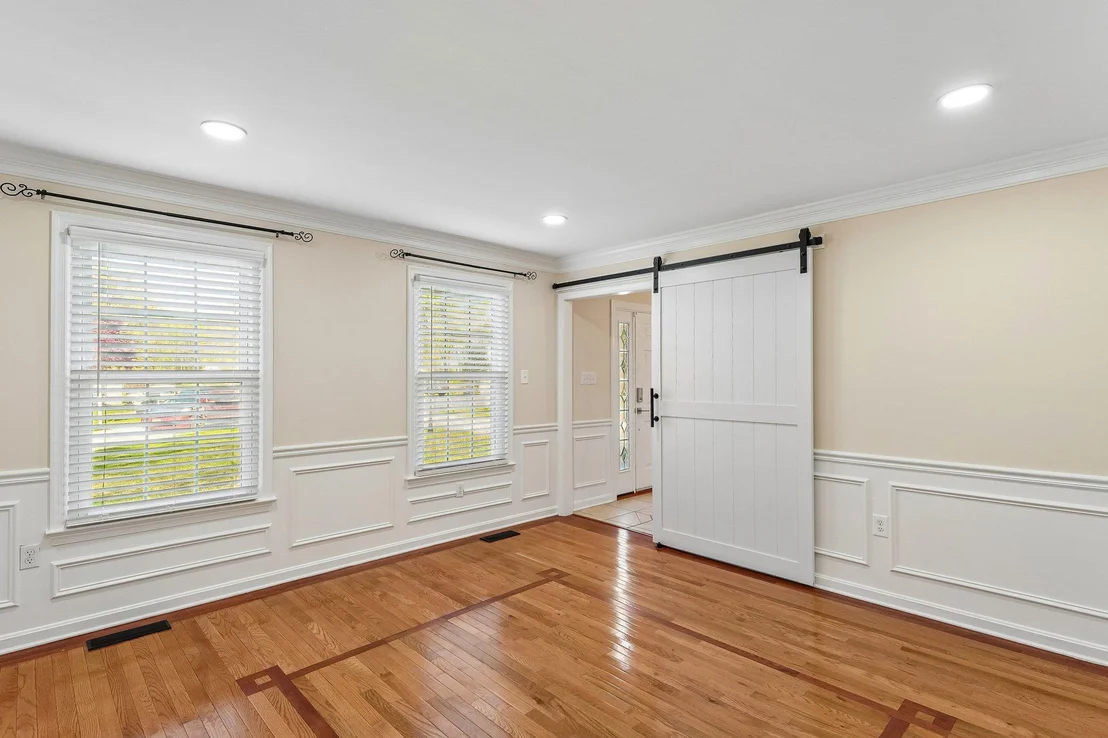 Photo of 8600 VALLEY DR
