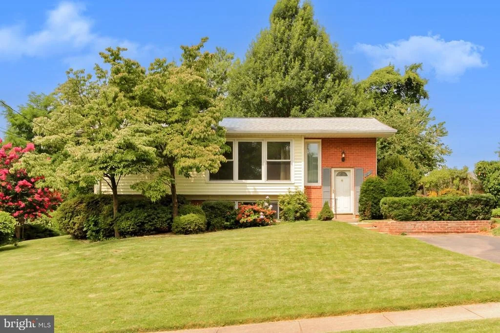 Photo of 5002 REGINA DRIVE
