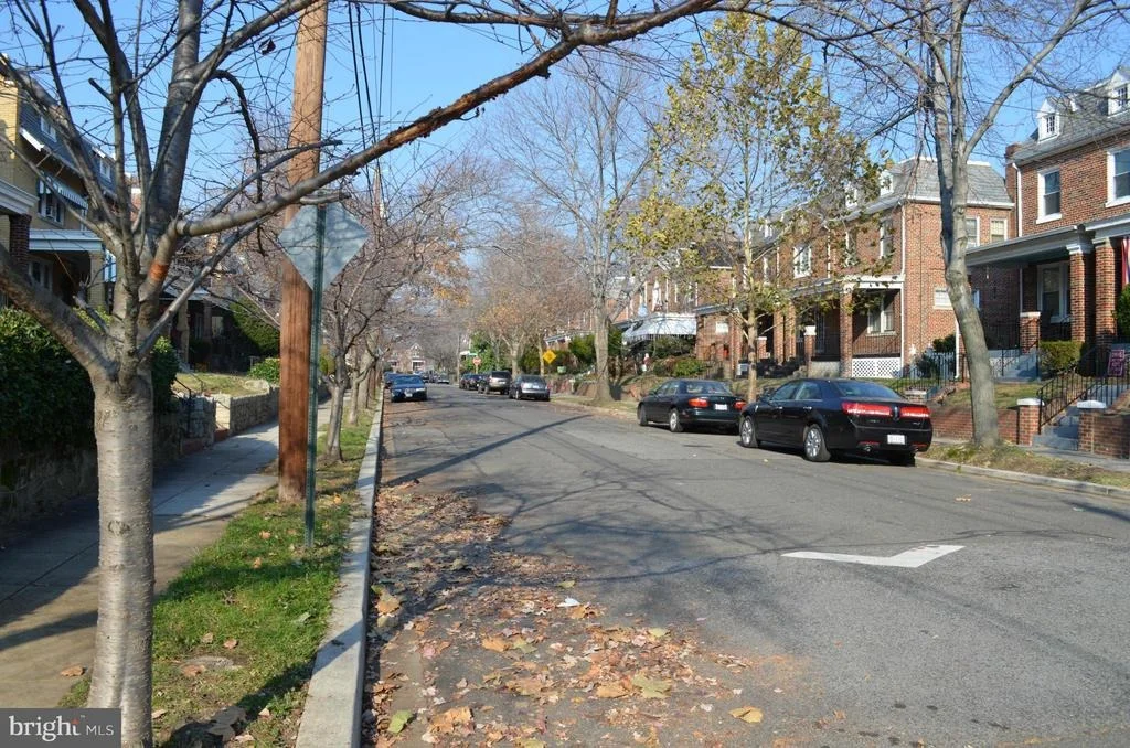 Photo of 5712 3RD PLACE NW