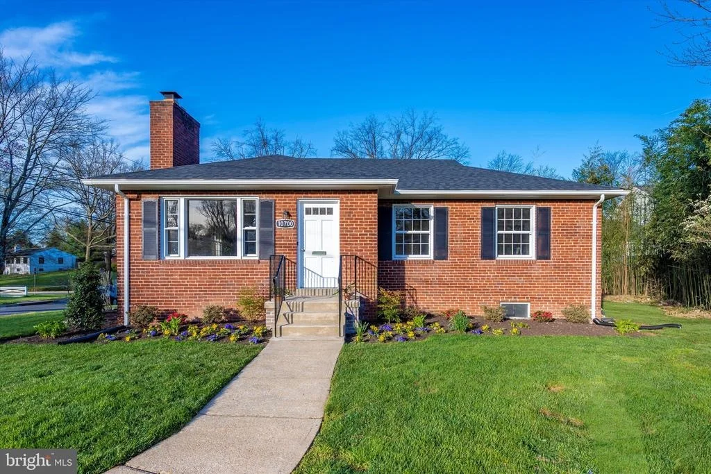 Photo of 10700 JAMAICA DRIVE