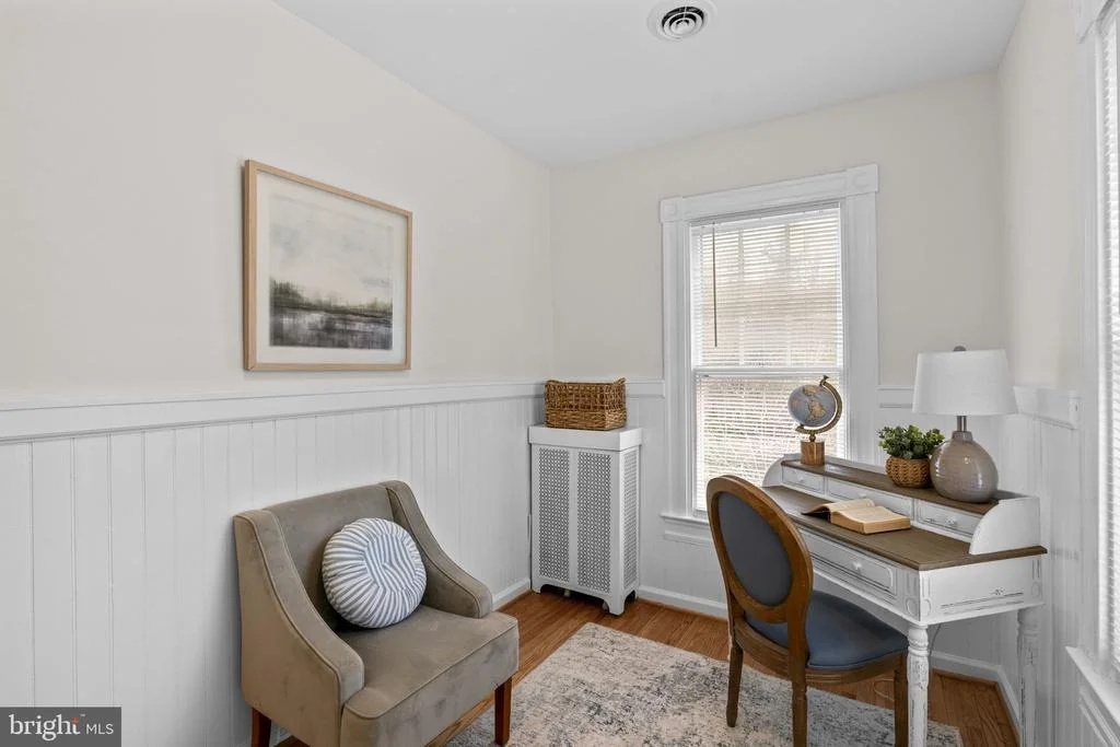 Photo of 702 DEEPDENE ROAD