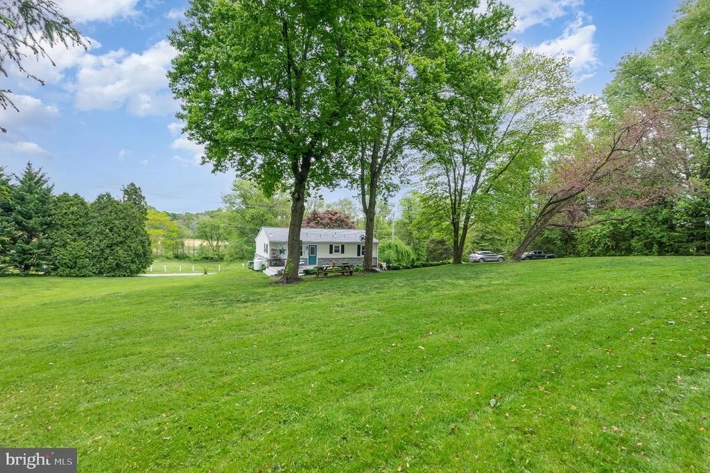 Photo of 2585 RED TOAD ROAD