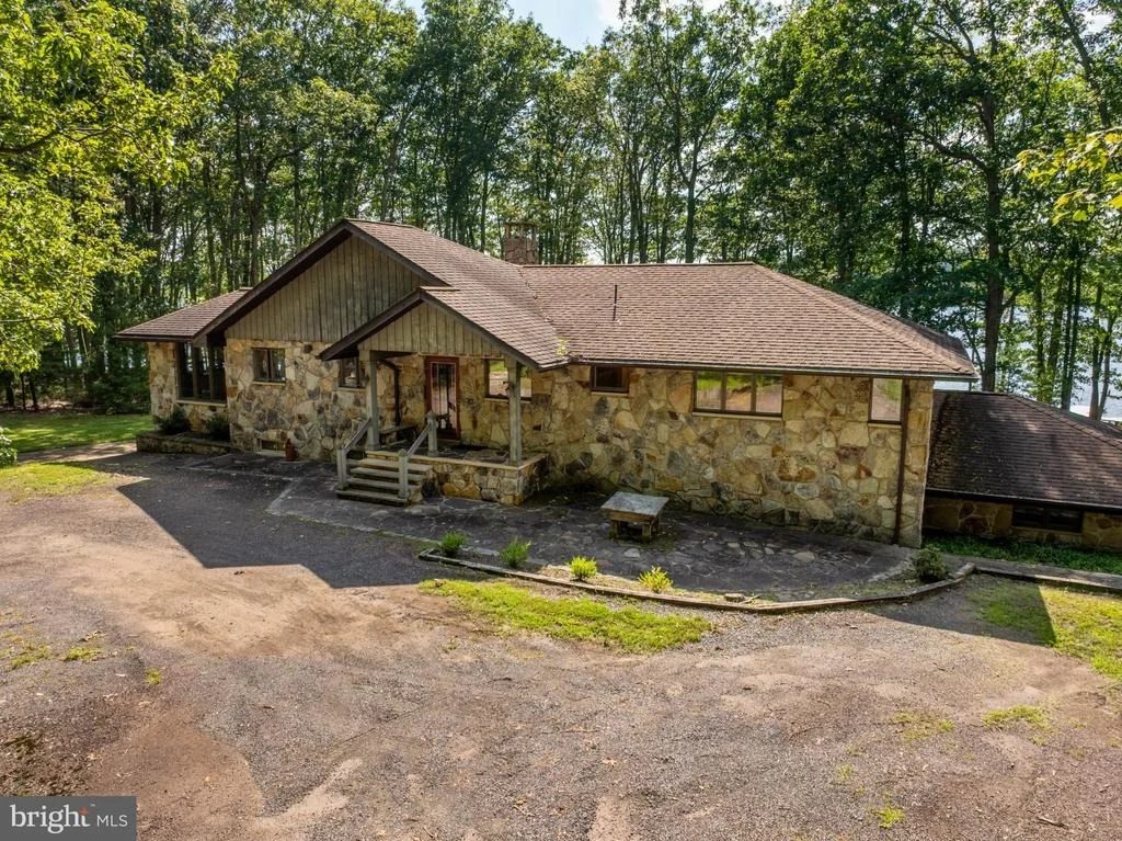 Photo of 1677 SHORELINE DRIVE