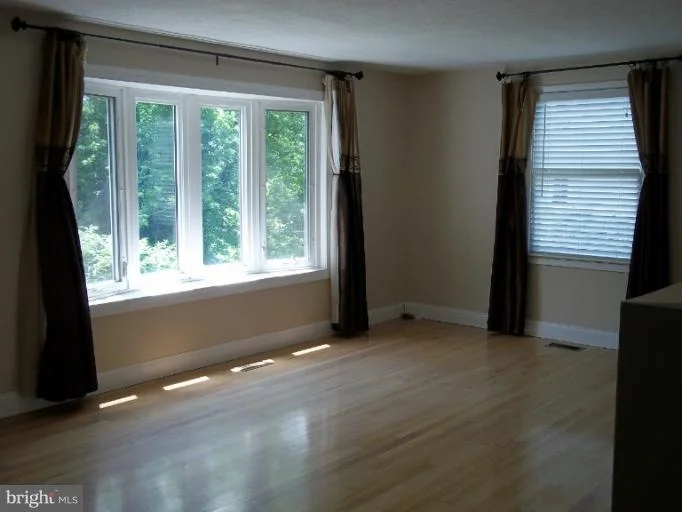 Photo of 27 E STREET E