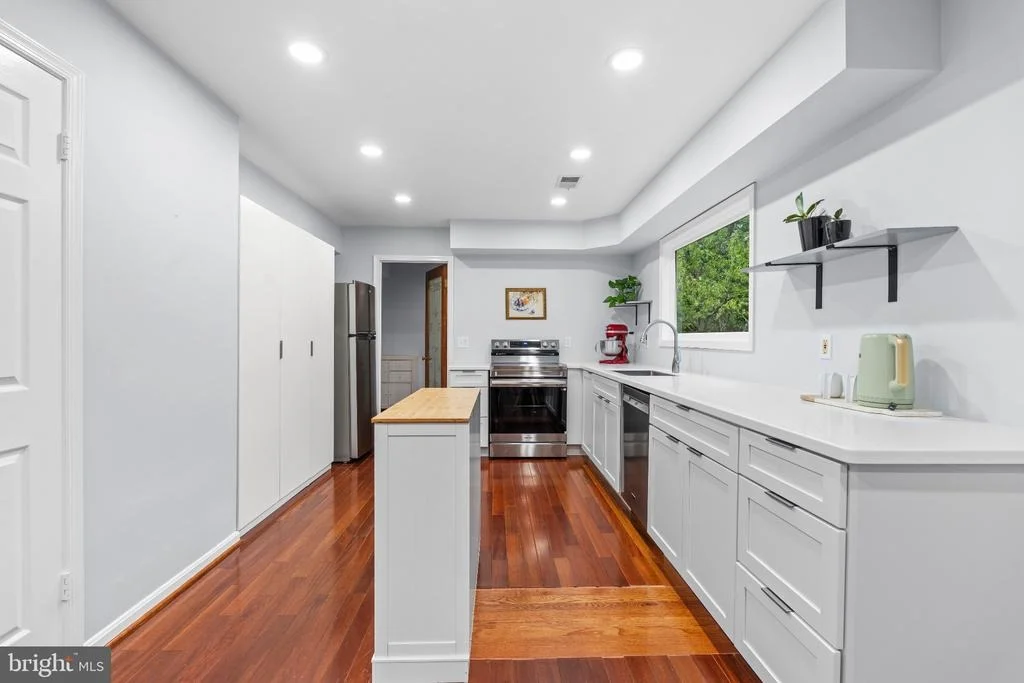 Photo of 6832 COMPTON HEIGHTS