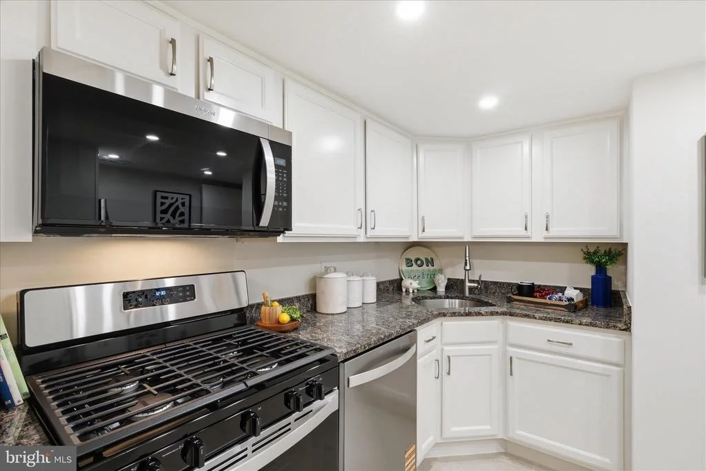 Photo of Unit 21B at 1540 NORTHGATE SQUARE