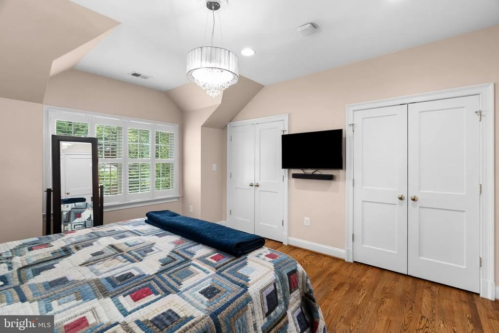 Photo of 1000 W BRADDOCK ROAD