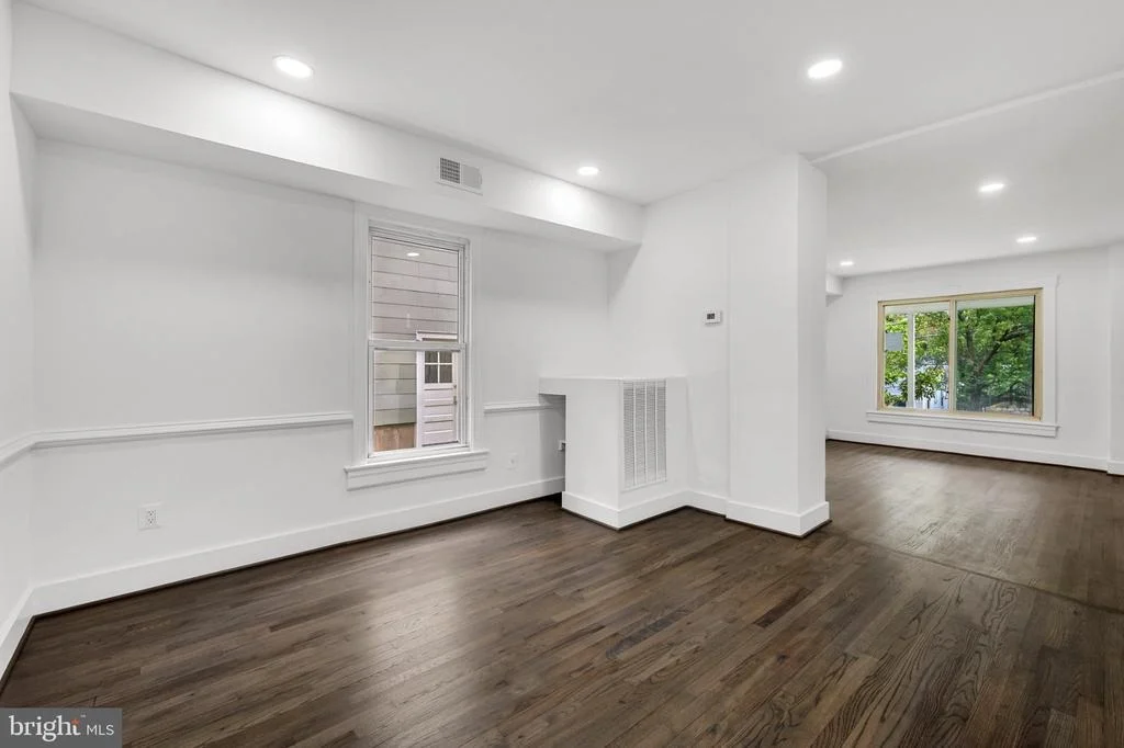 Photo of 710 SILVER SPRING AVENUE