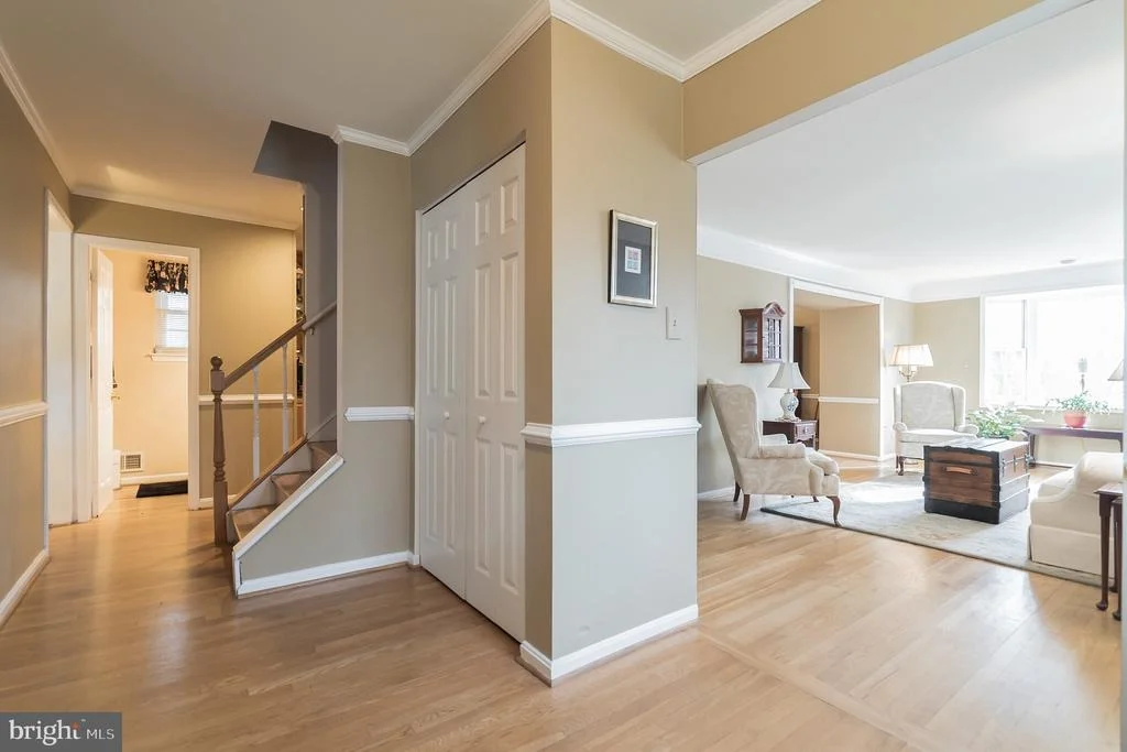 Photo of 8924 ROUNDLEAF WAY