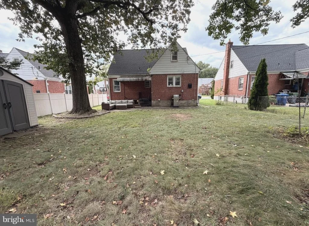 Photo of 6011 EASTERN PARKWAY