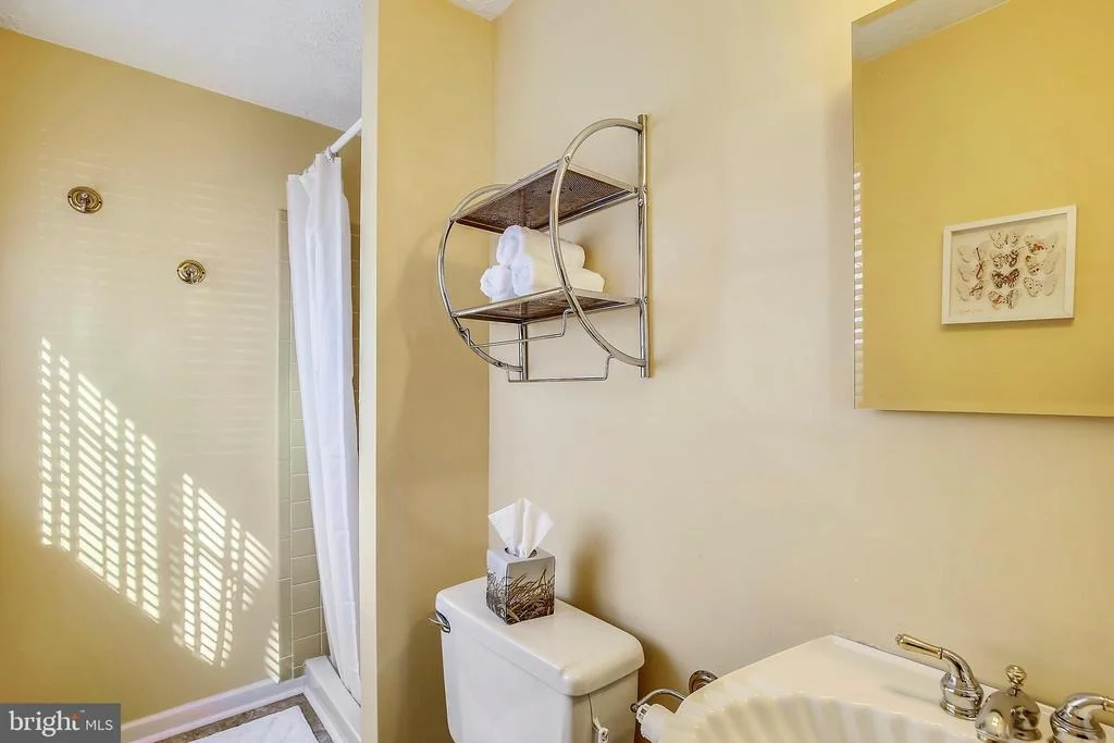 Photo of 19404 FRAMINGHAM DRIVE