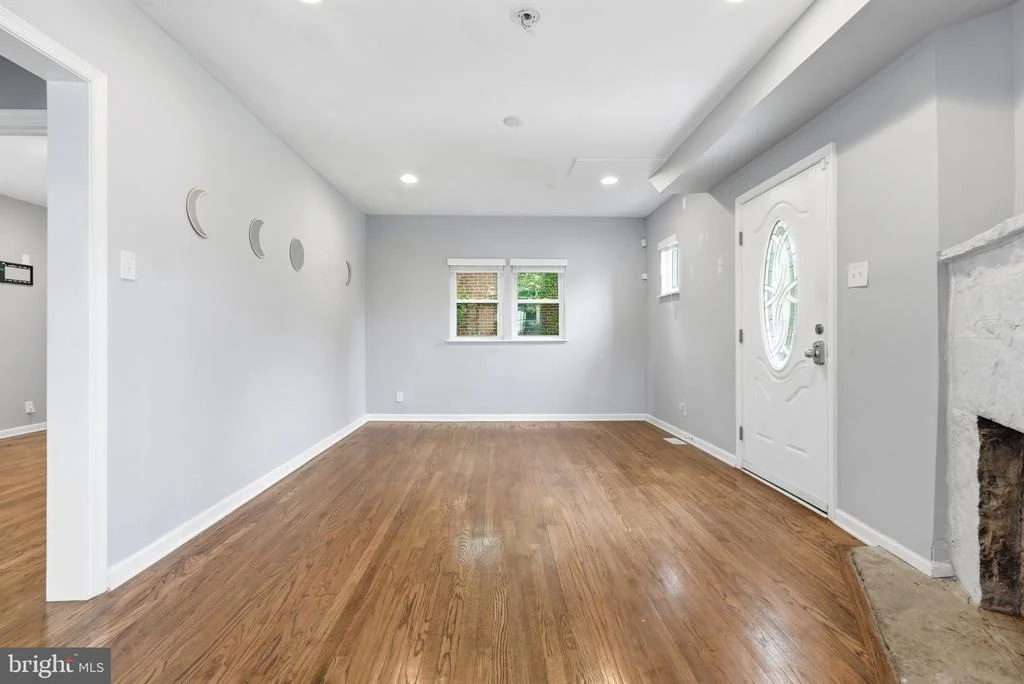Photo of 6515 GATEWAY BOULEVARD