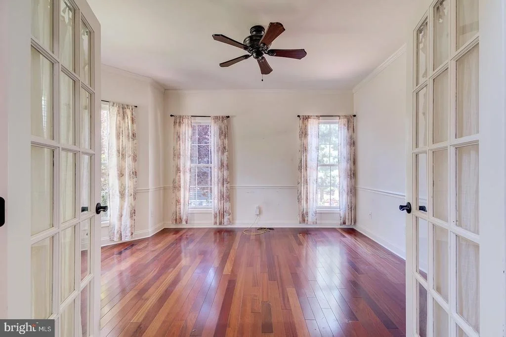 Photo of 142 W SHORE DRIVE