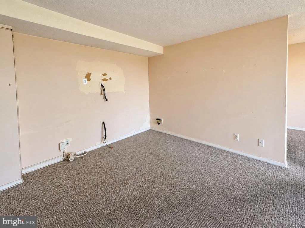 Photo of Unit 708 at 4410 OGLETHORPE STREET
