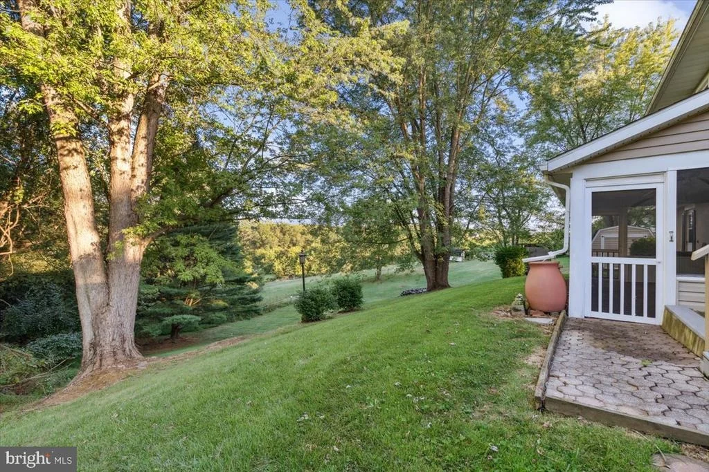 Photo of 8199 MIDDLE COURT