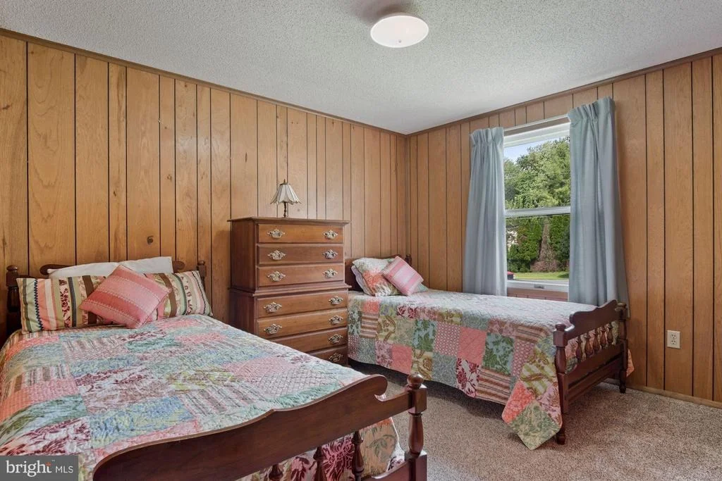 Photo of 1437 HARDING LANE