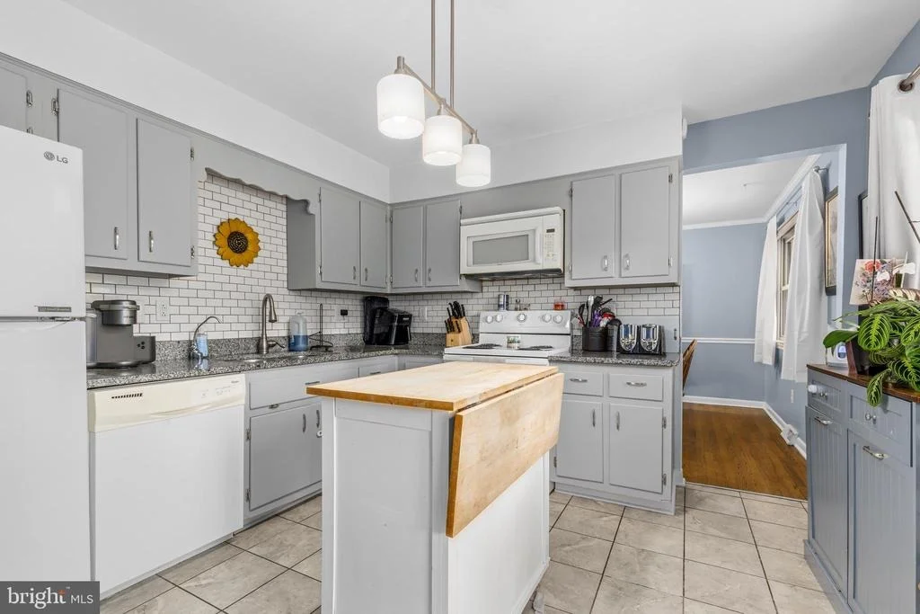 Photo of 6675 OAKWOOD CIRCLE