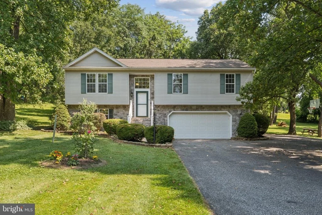 Photo of 10 CAROL TRAIL