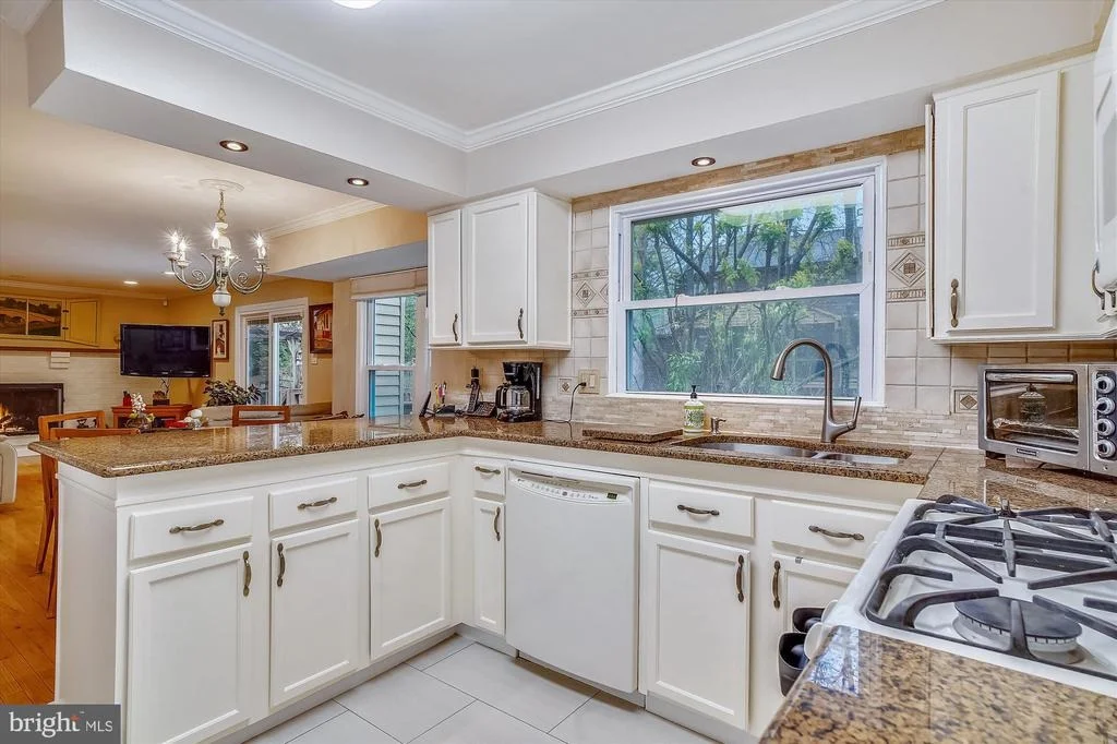 Photo of 2410 HENSLOWE DRIVE