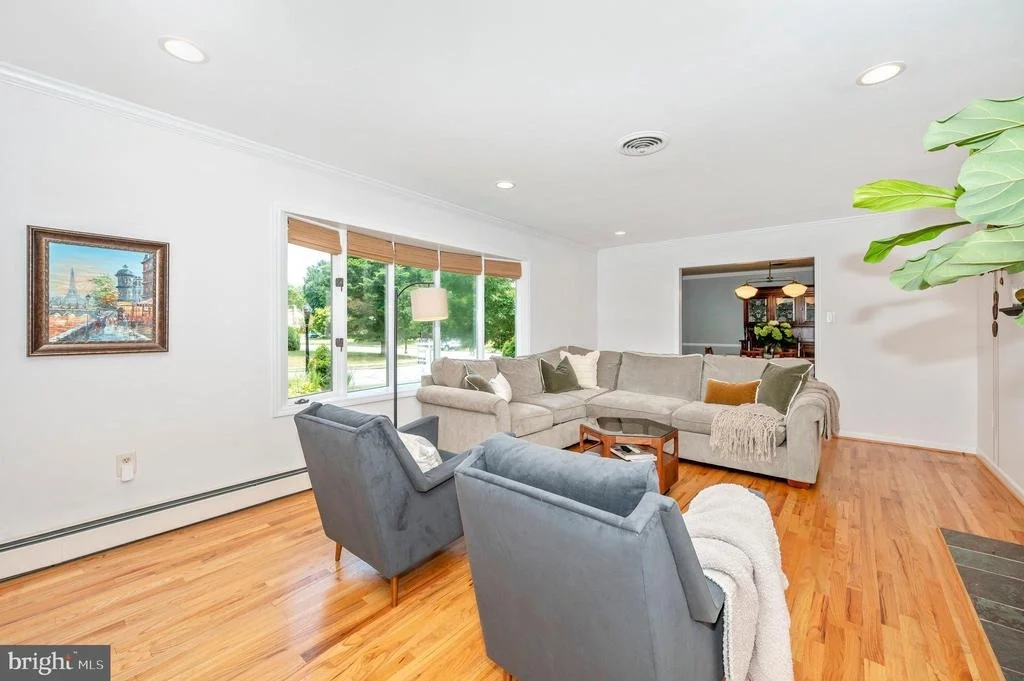 Photo of 201 CRESTVIEW COURT