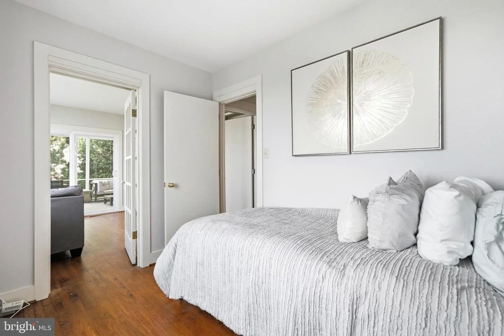 Photo of 5424 BEACH DRIVE