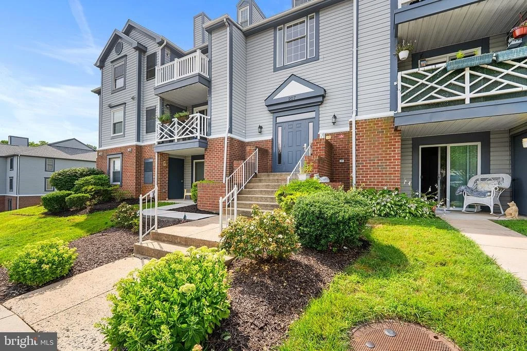 Photo of Unit 207J at 207 OAK LEAF CIRCLE