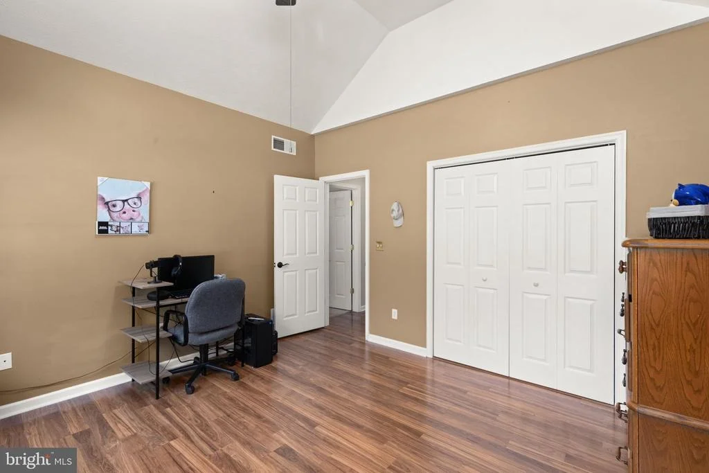 Photo of 32 HAMILTON