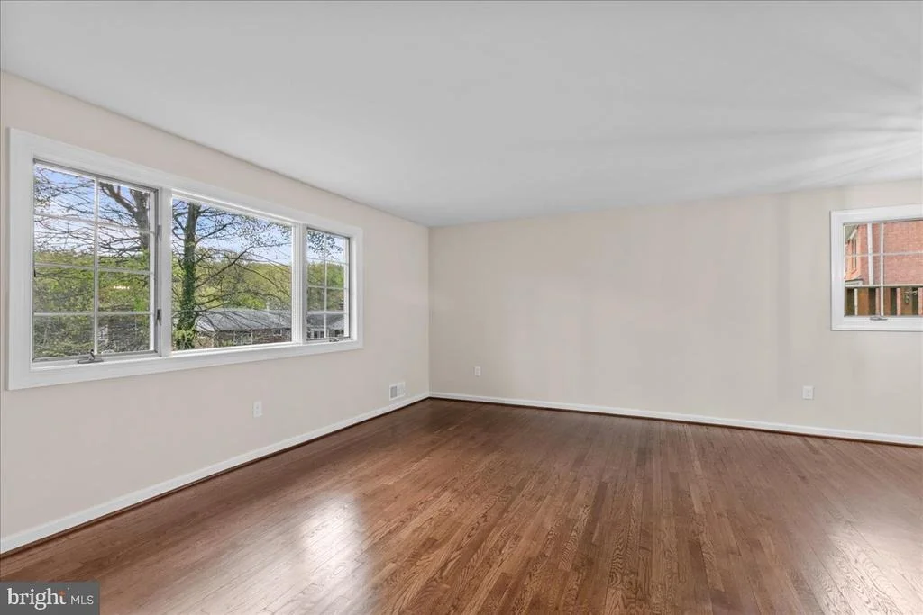Photo of 5517 SOUTHAMPTON DRIVE