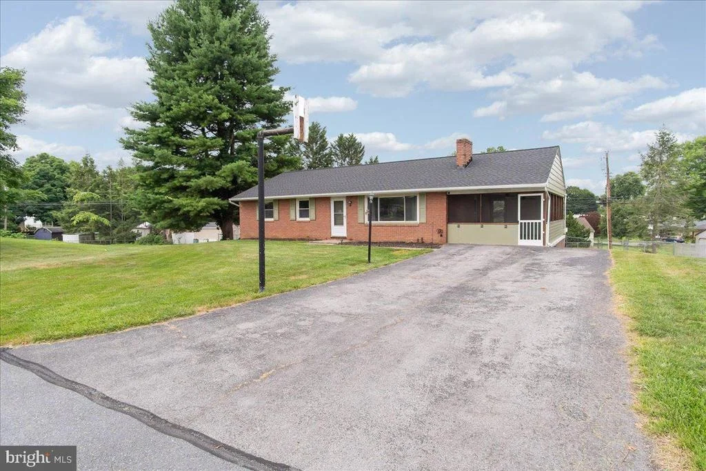 Photo of 10602 OAKTREE CIRCLE