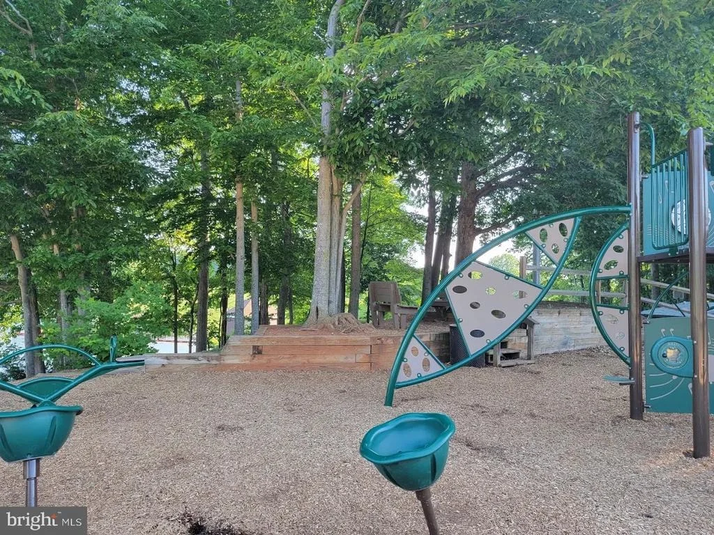 Photo of 15058 HOLLEYSIDE DRIVE
