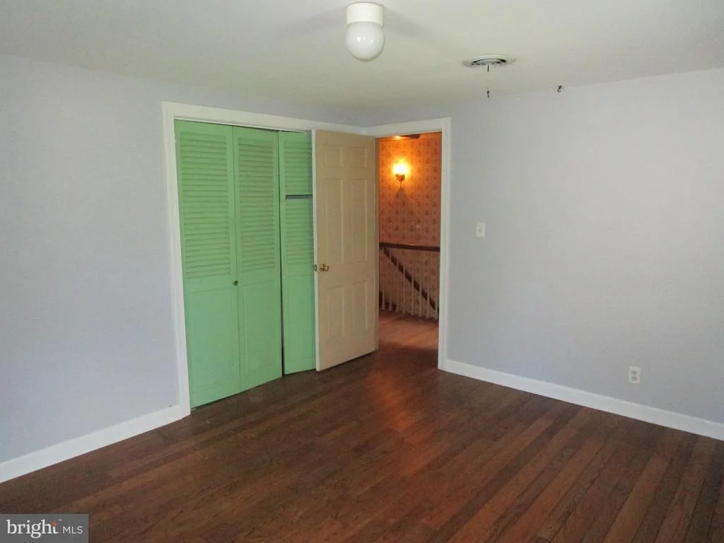 Photo of 40 W FAIRWAY CIRCLE