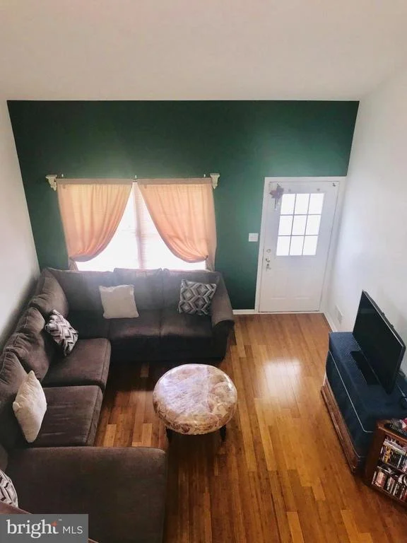 Photo of 668 WARREN DRIVE