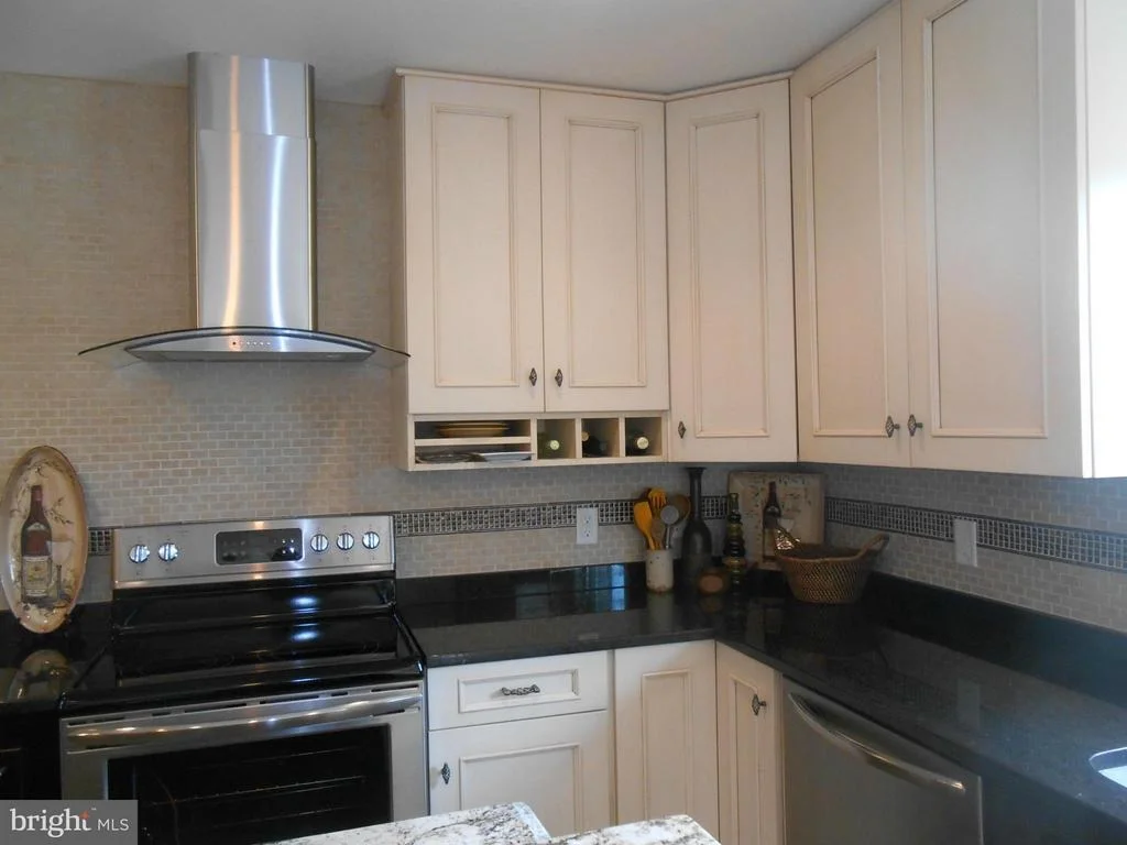 Photo of 7602 MCCLELLAN AVENUE