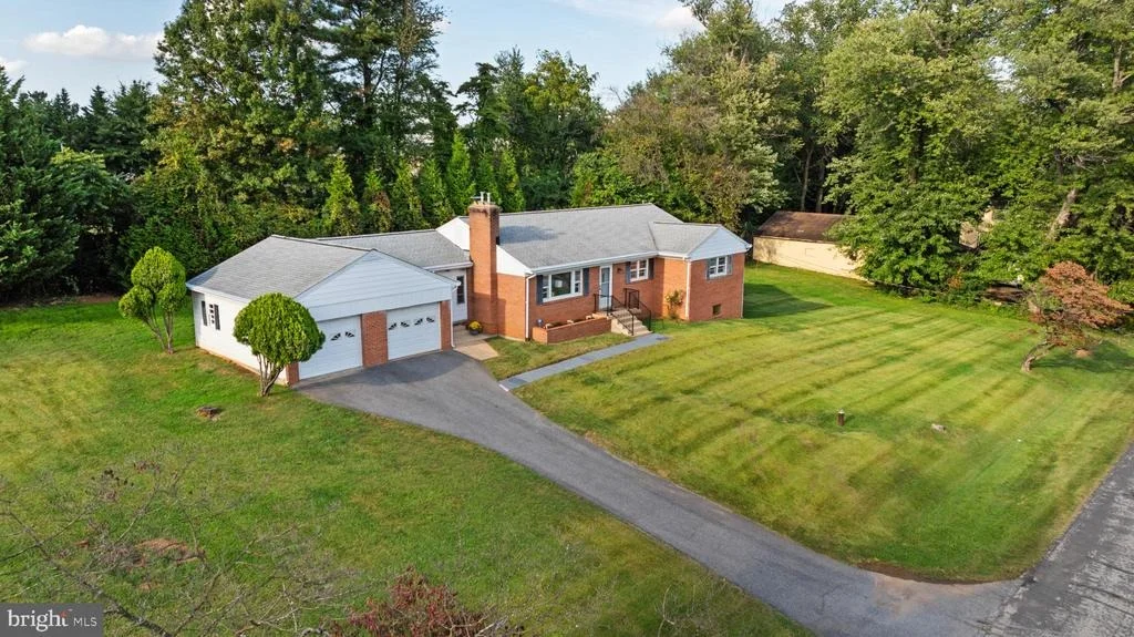 Photo of 11809 COLLINS DRIVE