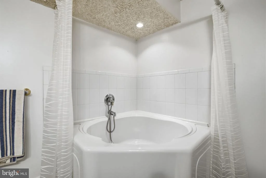 Photo of 736 LUCKY AVENUE
