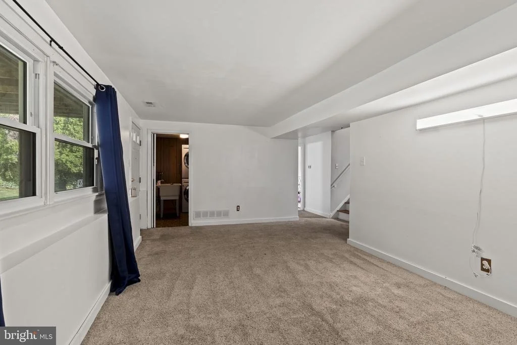 Photo of 111 E HEMMINGS WAY