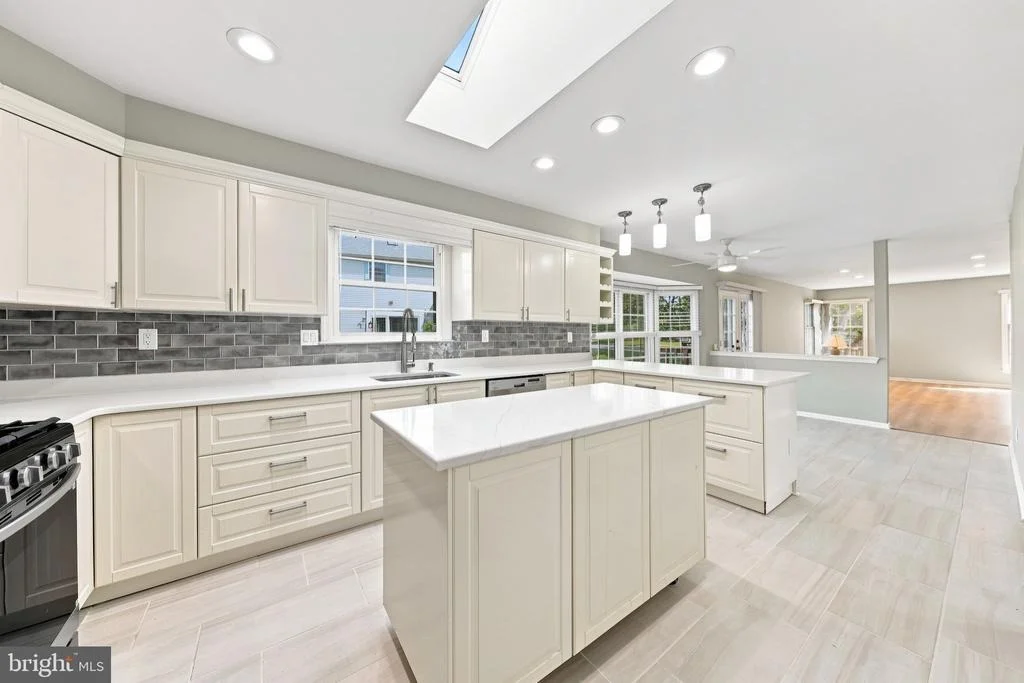 Photo of 16 KENSINGTON DRIVE