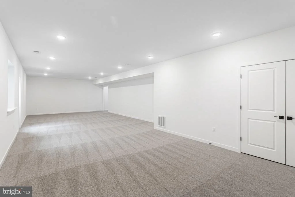 Photo of 2079 SPRINGVALE DRIVE