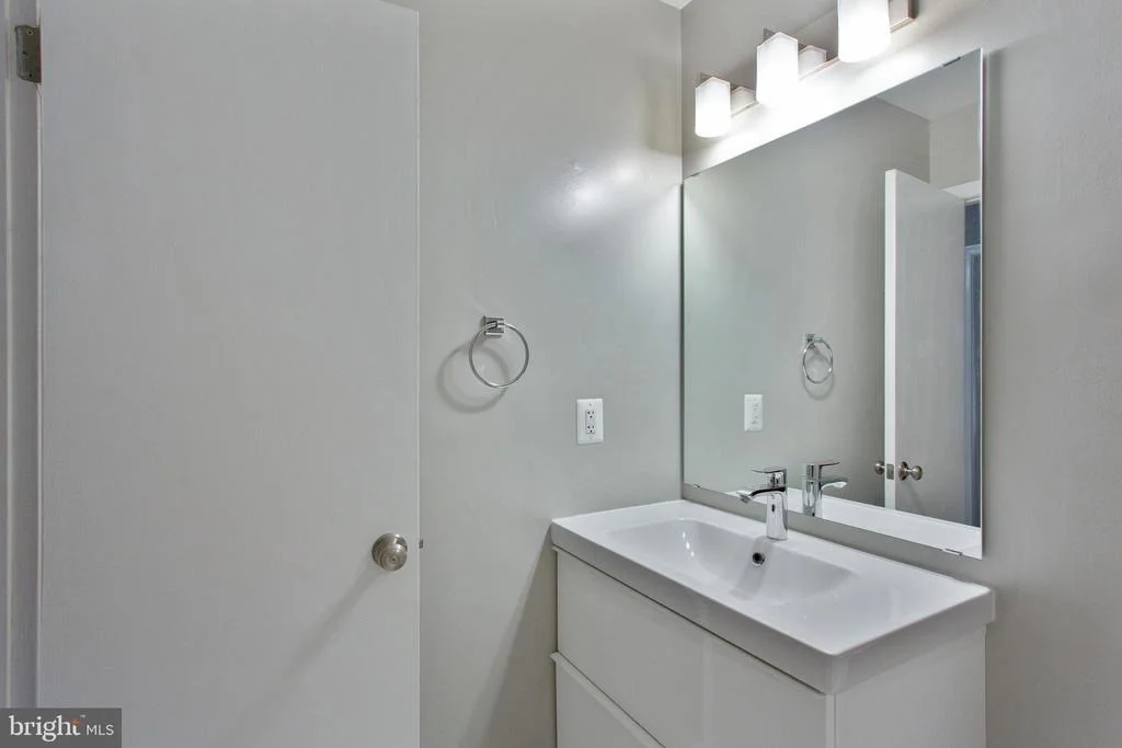 Photo of 1418 VALEBROOK LANE