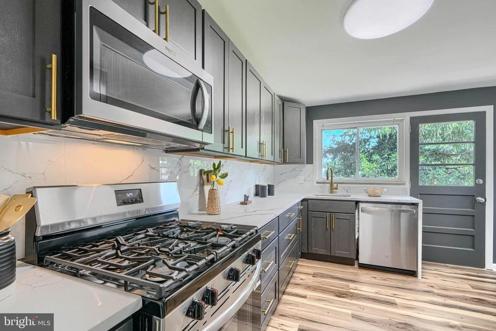 Photo of 6821 BARNETT ROAD