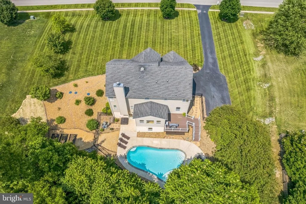Photo of 2058 BAYTHORNE ROAD