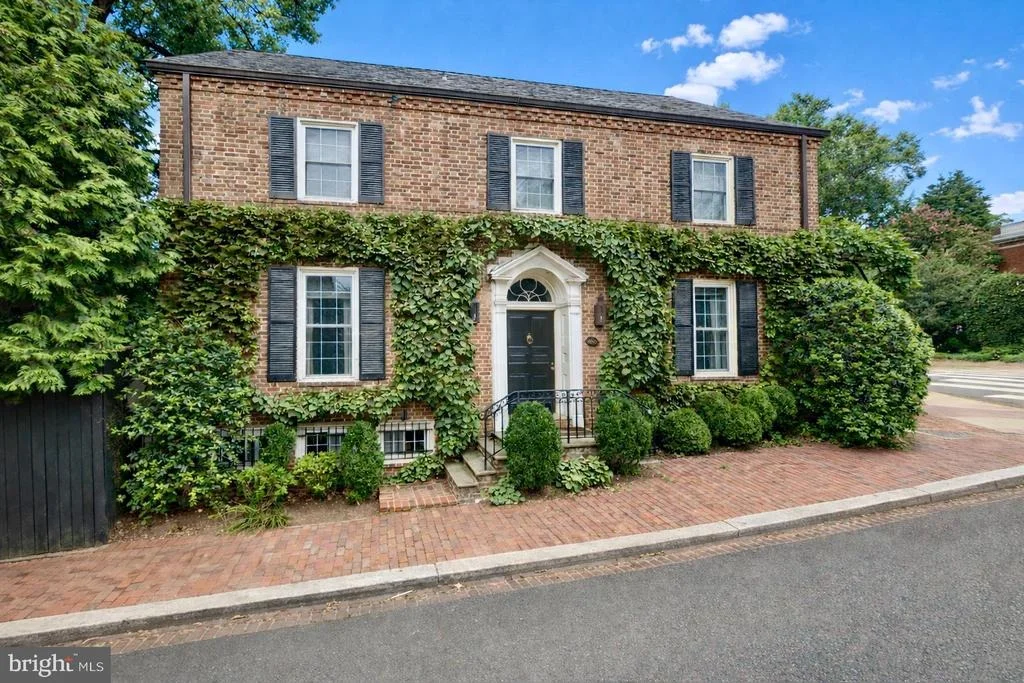 Photo of 1698 32ND STREET NW