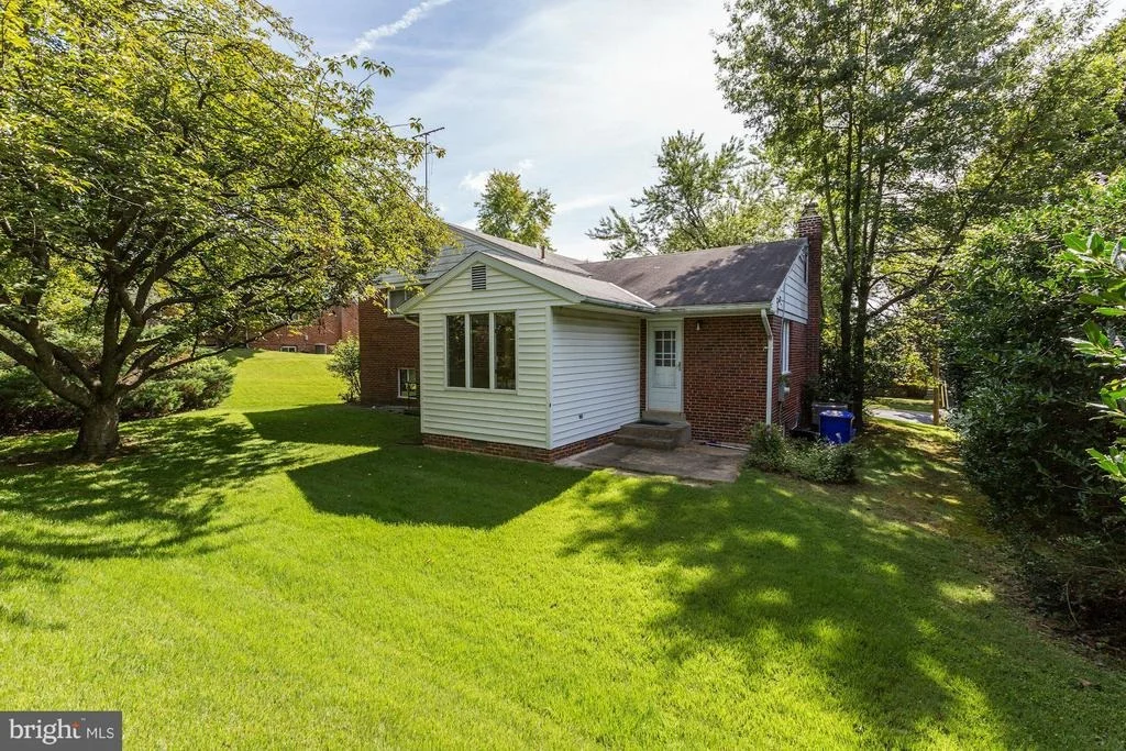 Photo of 302 BURNT MILLS AVENUE