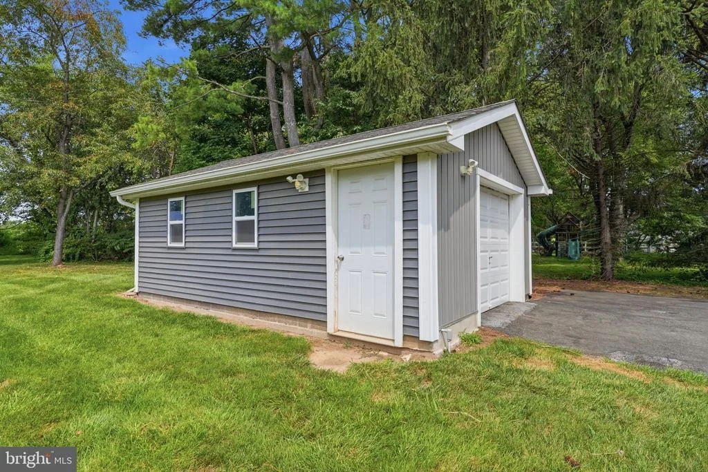 Photo of 1633 REED ROAD